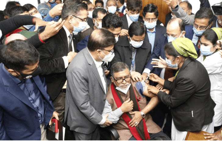 Health Minister Ends Mass Covid Vaccination Drives