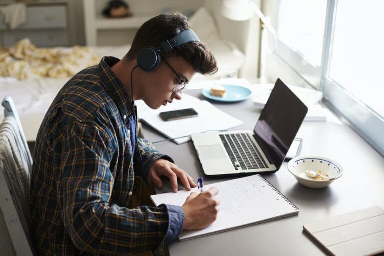 Should Kids Use Headphones for Studying? Pros & Cons