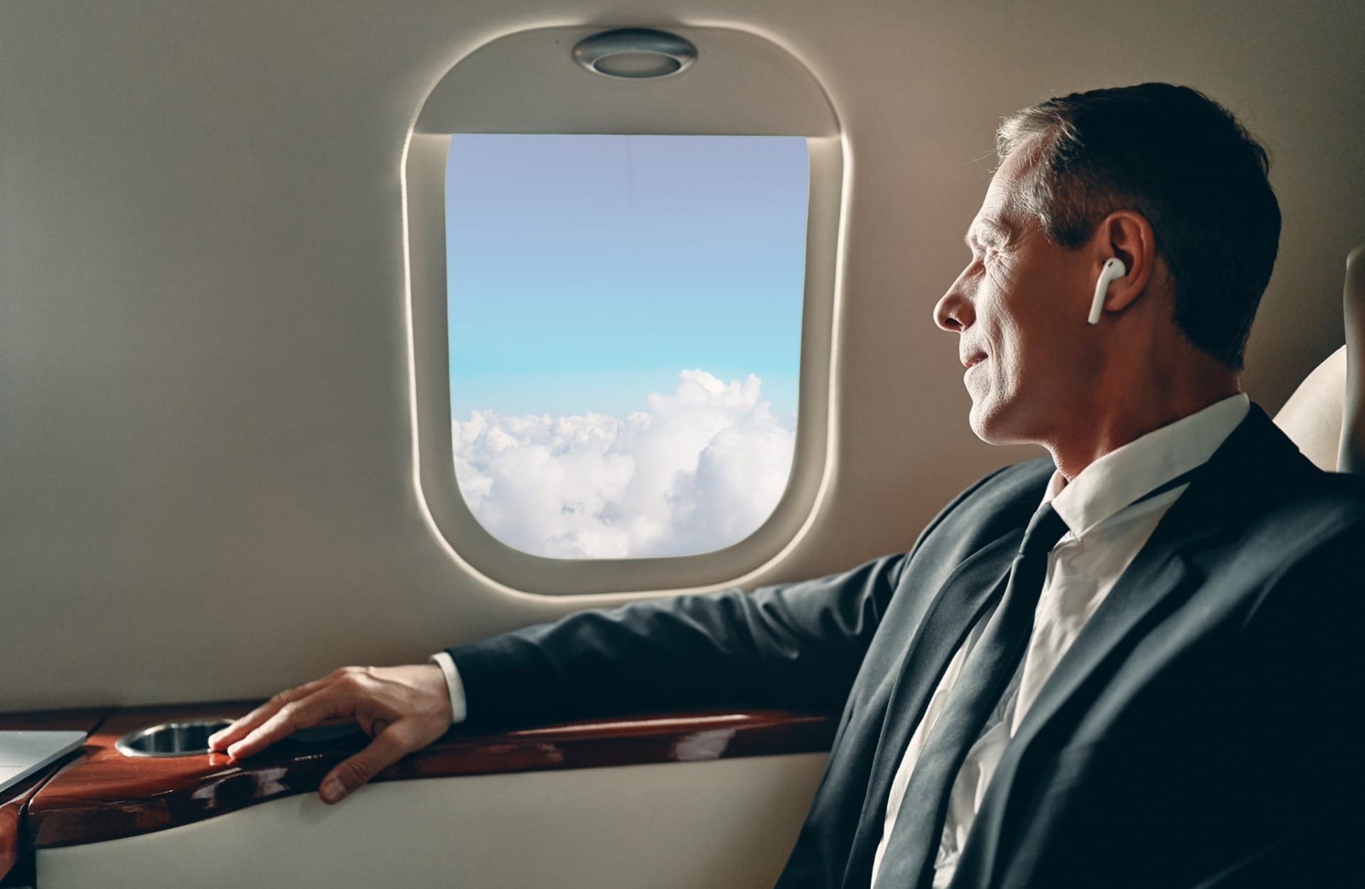 Can I Use Wireless Headphones on a Plane?